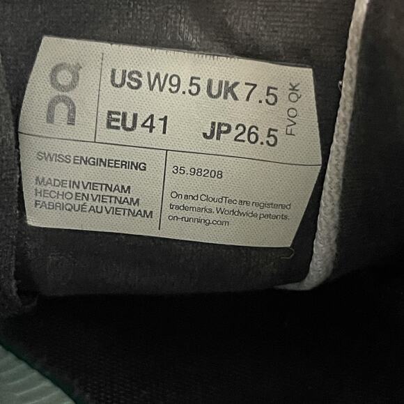 On Running Cloud Shoes Womens Size 9.5 Lightweight Swiss 35.98208 Running - Picture 7 of 8